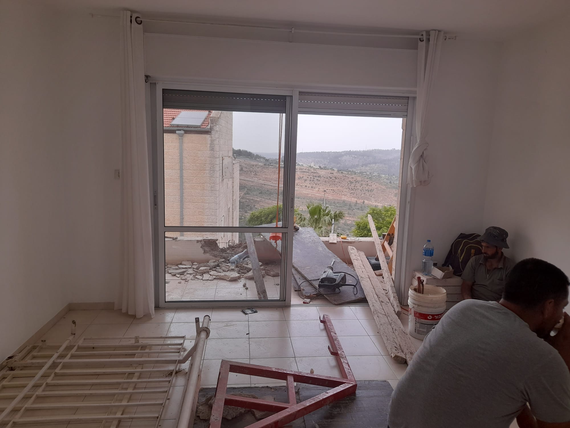 מרפסות במערכת רלסים, פתרון מודרני
