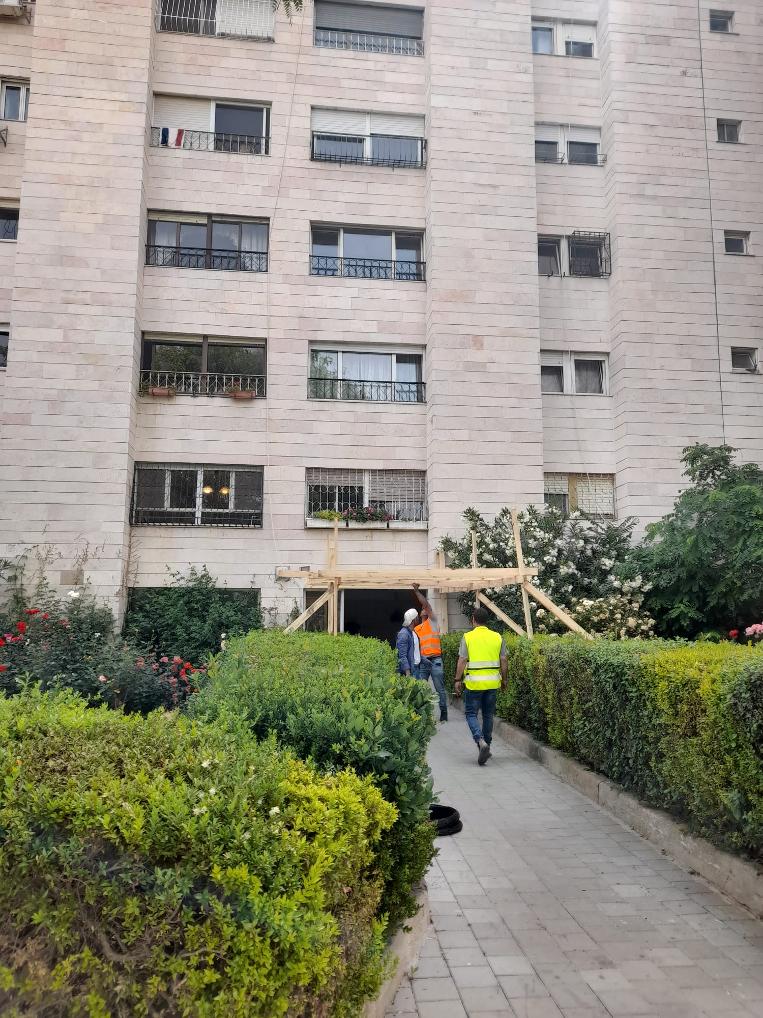 מרפסות על עמודים, רמת שרת, ירושלים